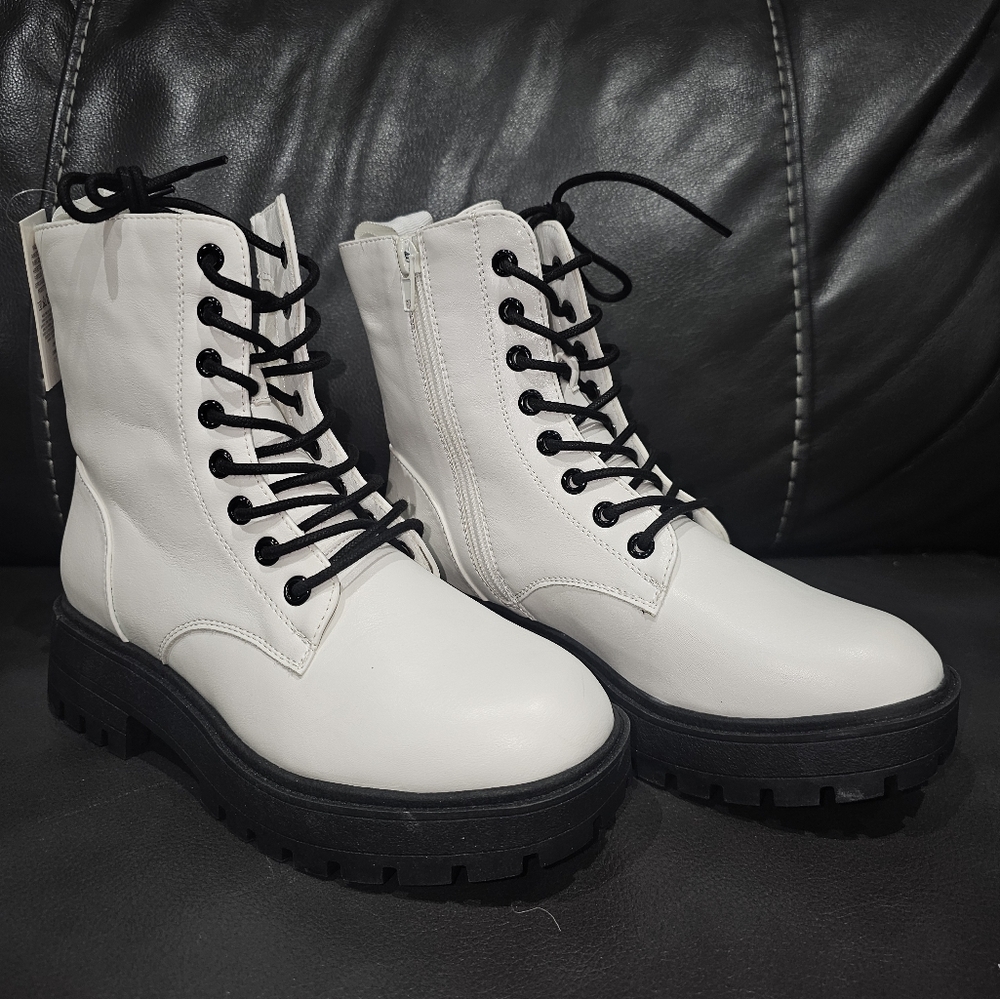 Brand New White Winter Boots • Customization Available 🎨 - Picture 3 of 6